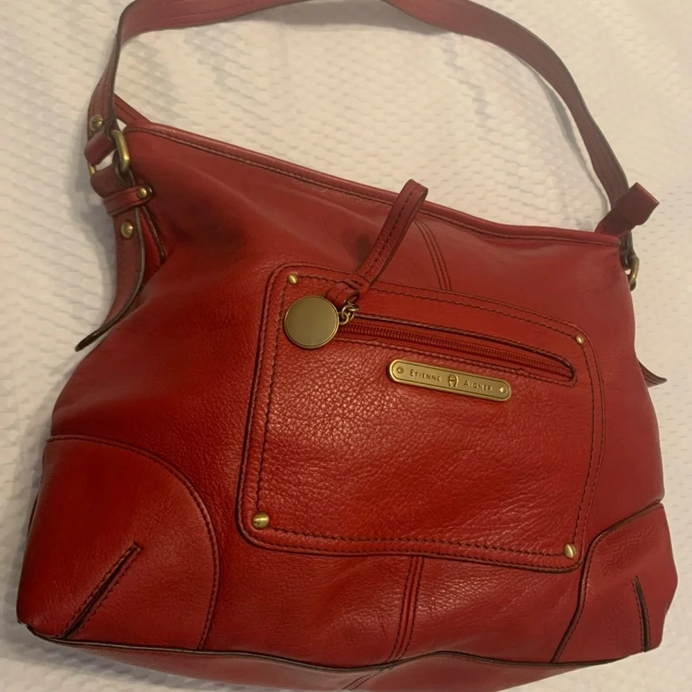 Etienne Aigner this item